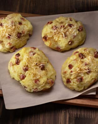 88 Gateau de Batatas com Salsicha com Ervas Finas