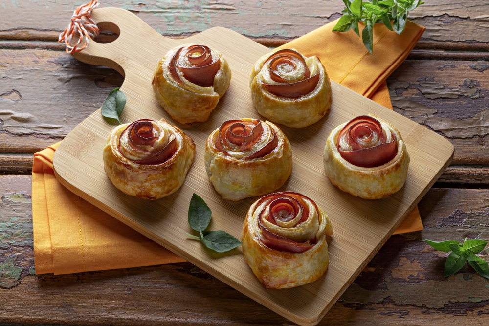 Folhado com Salsichão com Picles Ceratti