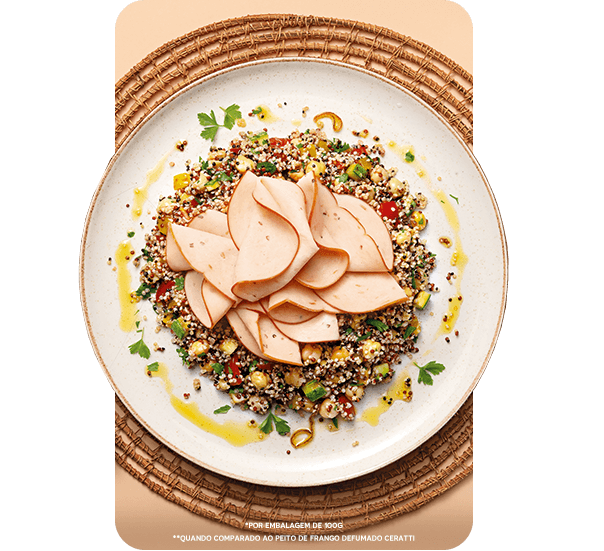 Peito de frango com quinoa orgânica e cebola tostada